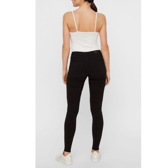 🎉3 for $20 NWT Pieces Mid Rise Black Jeans M - Picture 2 of 7